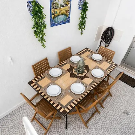 Casa Tradicional- 3 Quartos-150m No Coracao Da Velha Albufeira