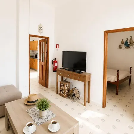 Casa Tradicional- 3 Quartos-150m No Coracao Da Velha Feriehus *